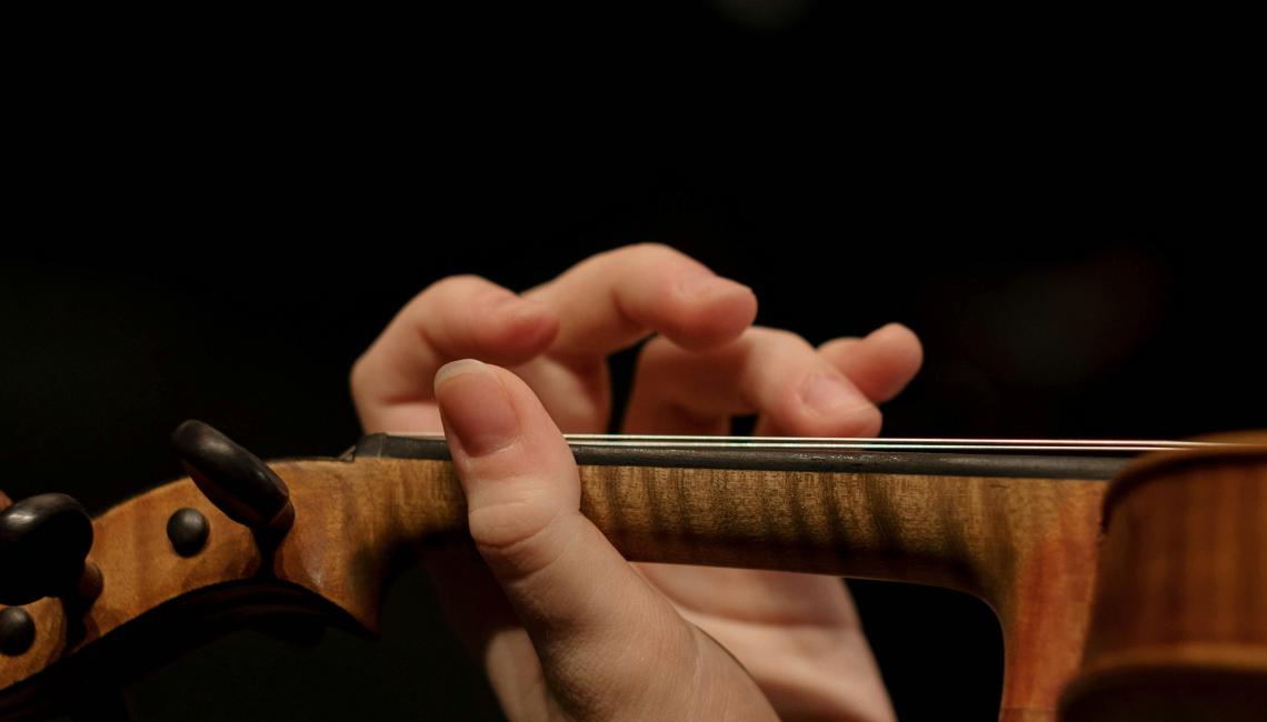 holding the violin